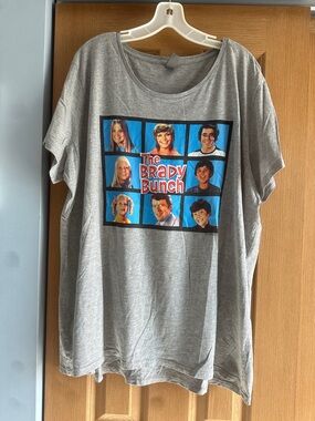 Women’s Gray Short Sleeve Tee with Blue & Red Graphic Brady Bunch